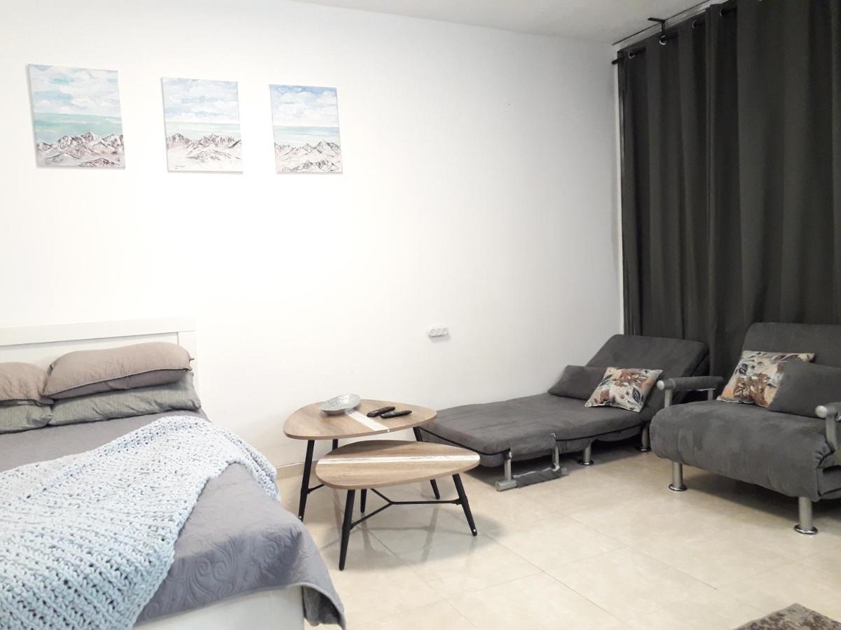 Bat Yam On The Beach Apartment Exterior photo