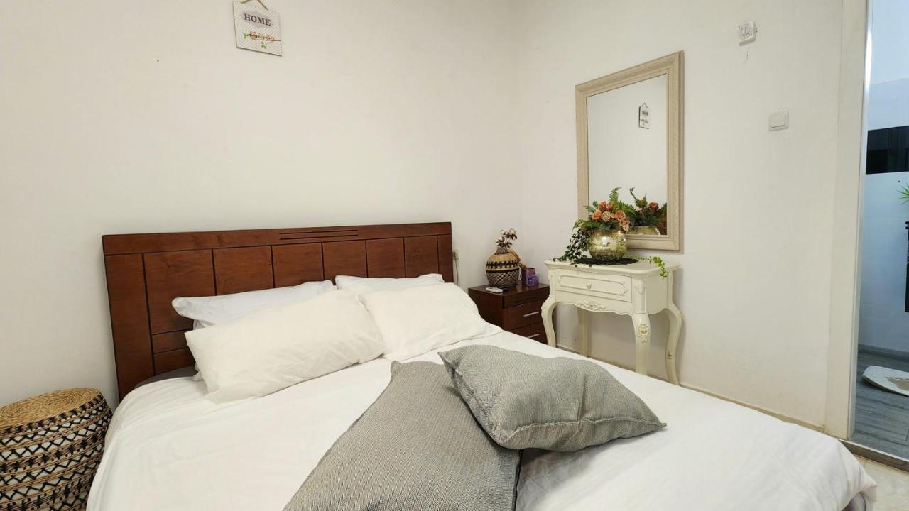 Bat Yam On The Beach Apartment Exterior photo