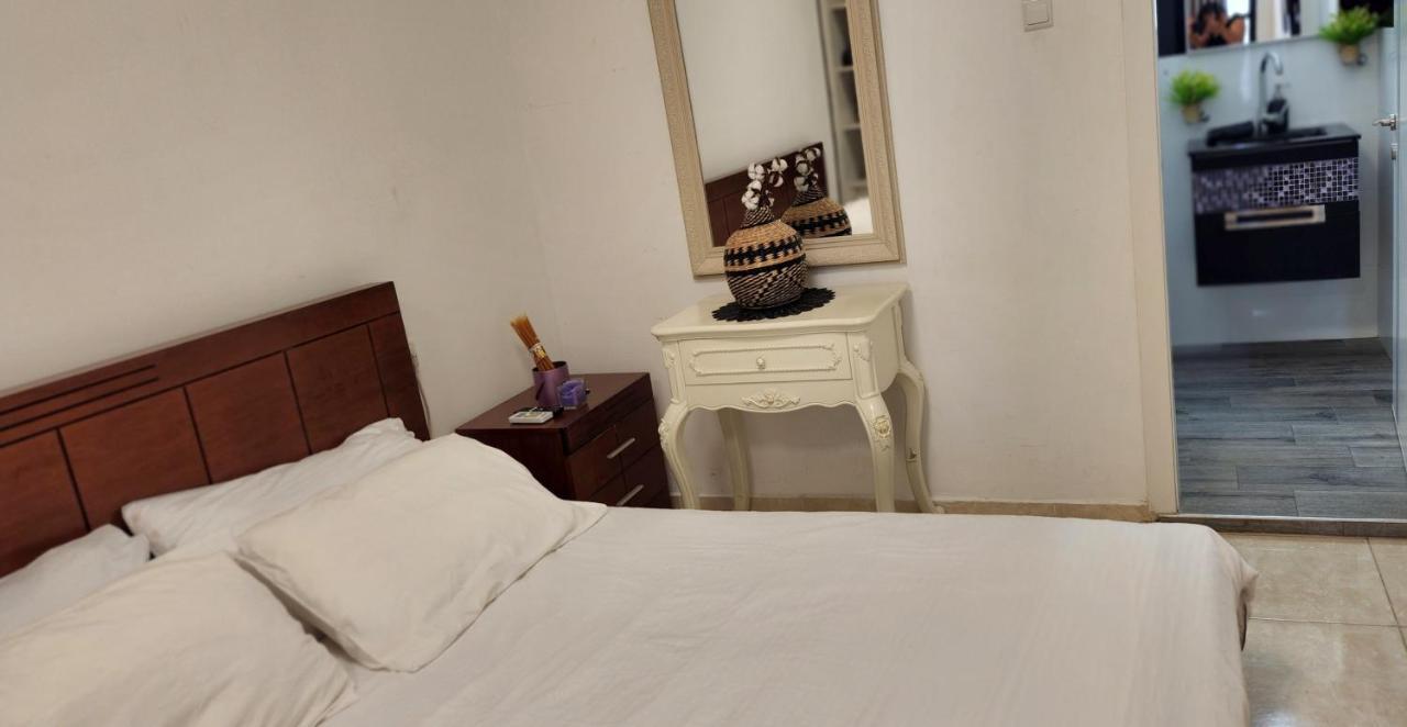Bat Yam On The Beach Apartment Exterior photo